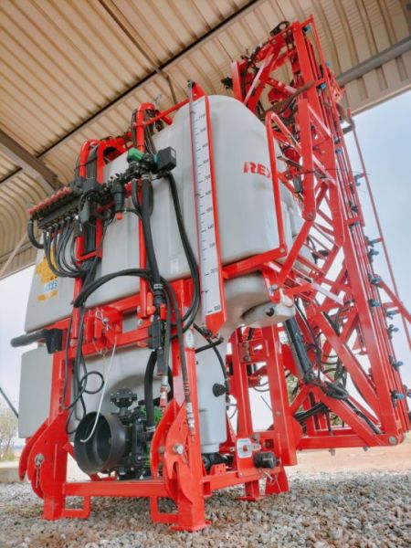 REX 1224 ,1000 Li Mounted Sprayer